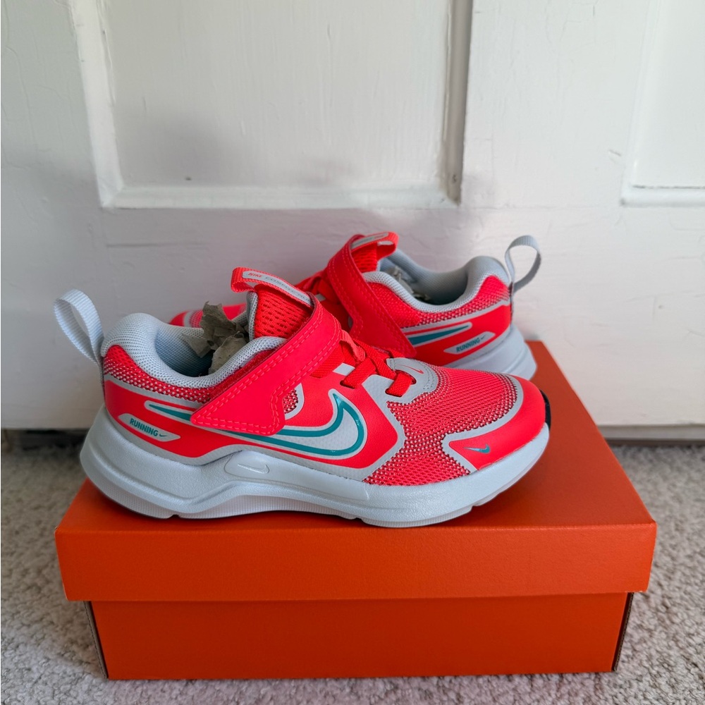 ⭐️NWT⭐️ Nike Kids' Cosmic Runner Sneakers